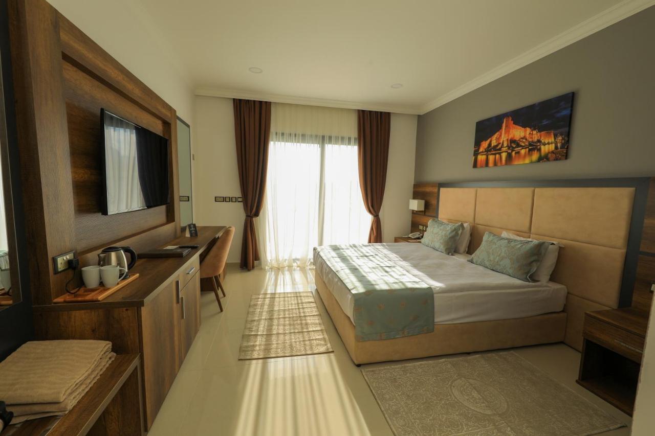 Mc Palace Hotel Spa & Convention Agios Epiktitos Exterior photo