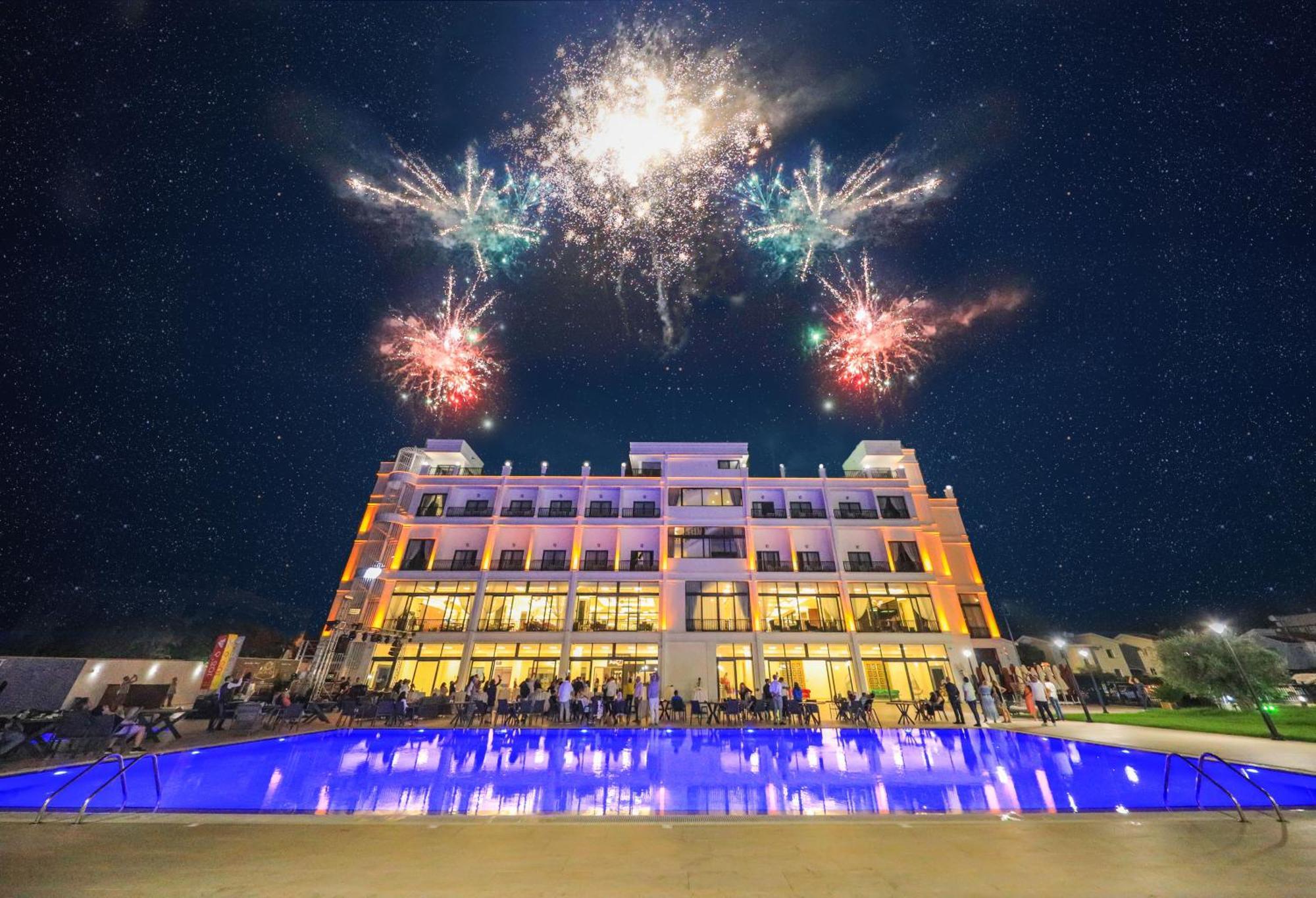 Mc Palace Hotel Spa & Convention Agios Epiktitos Exterior photo